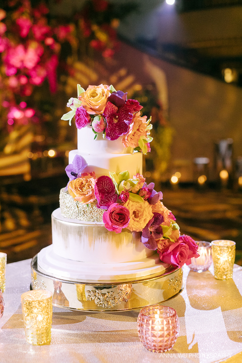 Bride And Groom Fondant Wedding Cake - Dough and Cream