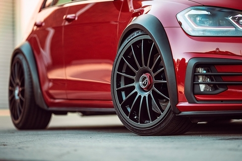 fifteen52-wheels-super-touring-podium-carbon-graphite-vw-gti-3