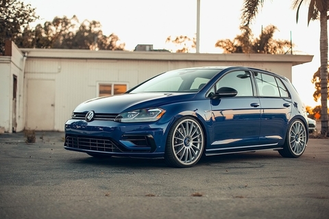 fifteen52-wheels-super-touring-podium-silver-vw-golf-r-3